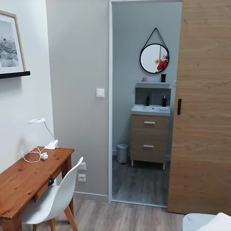 Les Iris - 2 D'hotes Et 2 Salles De Bain - 4 Personnes 3* アヴァントン