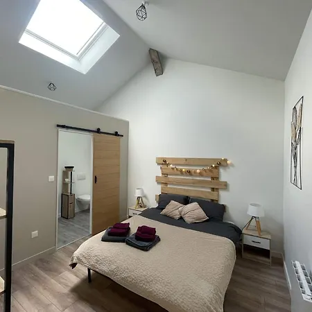 Les Iris - 2 D'hotes Et 2 Salles De Bain - 4 Personnes 3* アヴァントン